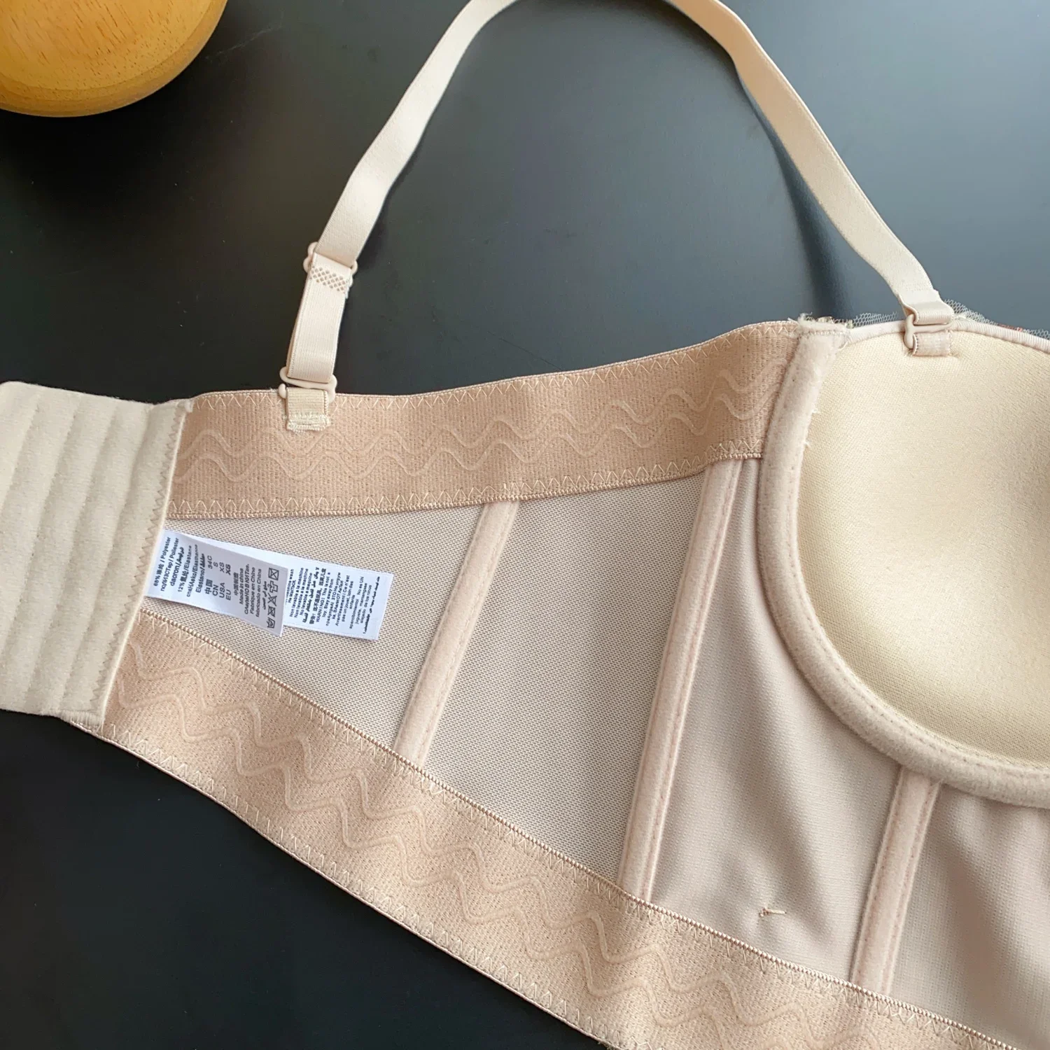 Женский топ без рукавов с открытой спиной и блестками