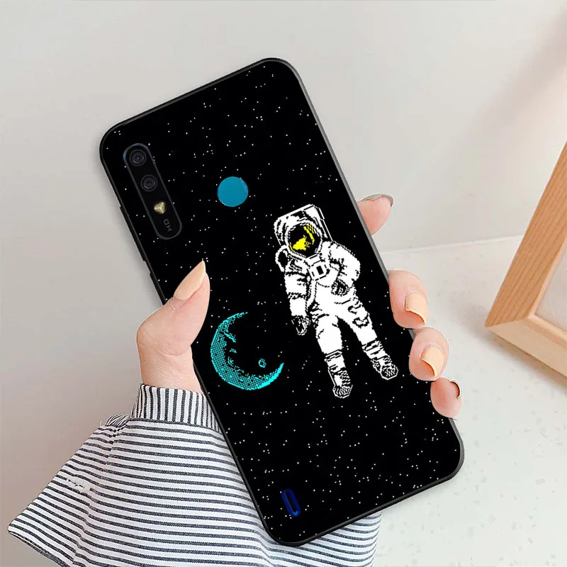 Чехол для телефона ITEL A56 A48 S15 Pro S33 P33 A16 Plus астронавт мальчик идет в космос этикетка