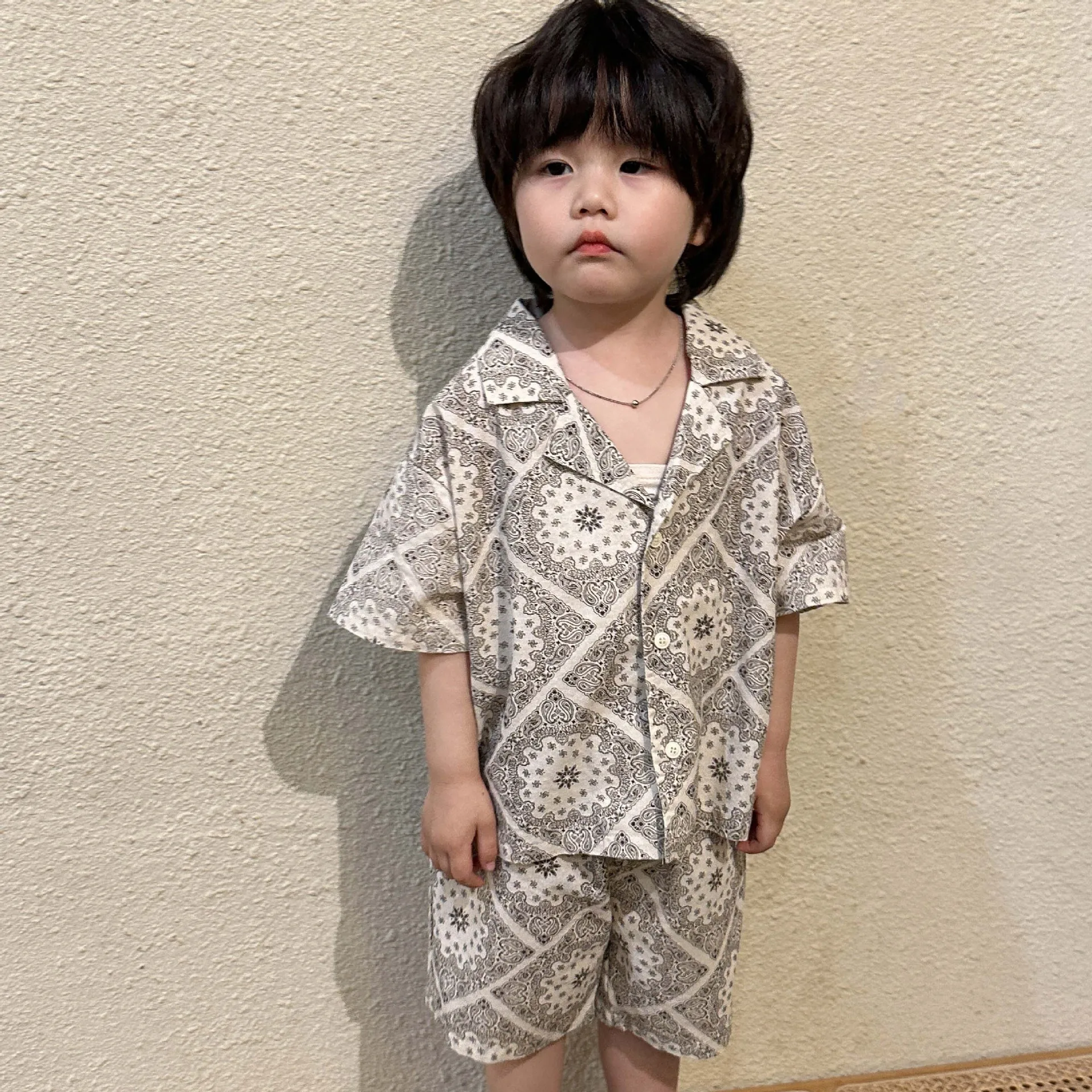 

2023 New Boy Cool Thin Comfortable Short Sleeves Cardigan Loose Print Tops Cotton Shorts 2pc Girls Fashion Plaid Breathable Suit