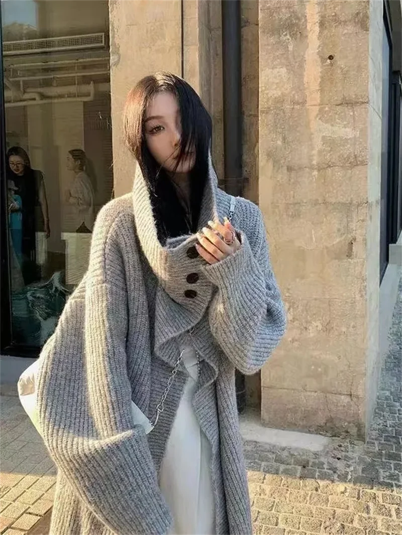 Кардиган женский трикотажный средней длины с большими лацканами и высоким