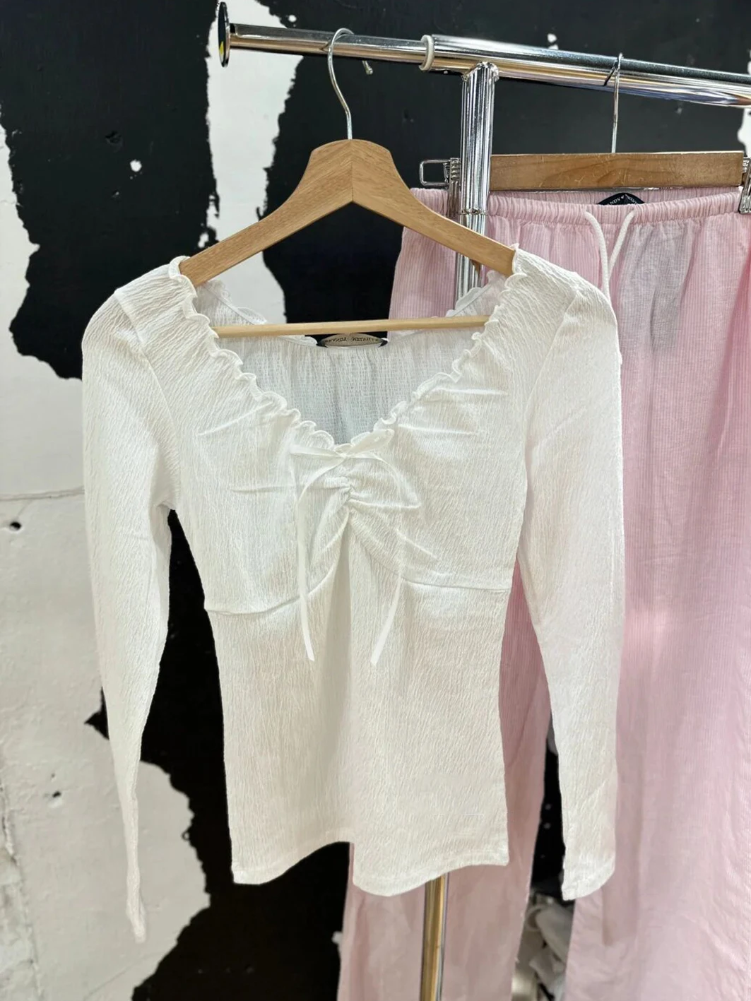 Футболка с длинным рукавом и складками женская весенняя футболка оборками