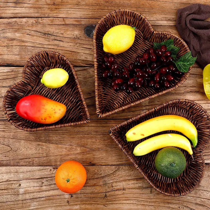 

3 Pcs Wicker Bread Baskets Vintage Wicker Food Serving Baskets Handmade Heart- Shaped Storage Basket Snack Serving Tray