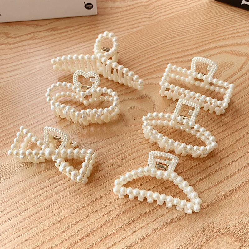 

Korean Women Girls Plastic Pearl Hair Claws Hair Clips Headwear Hairpin Crab Barrette Fashion Ornament Hair Accessories