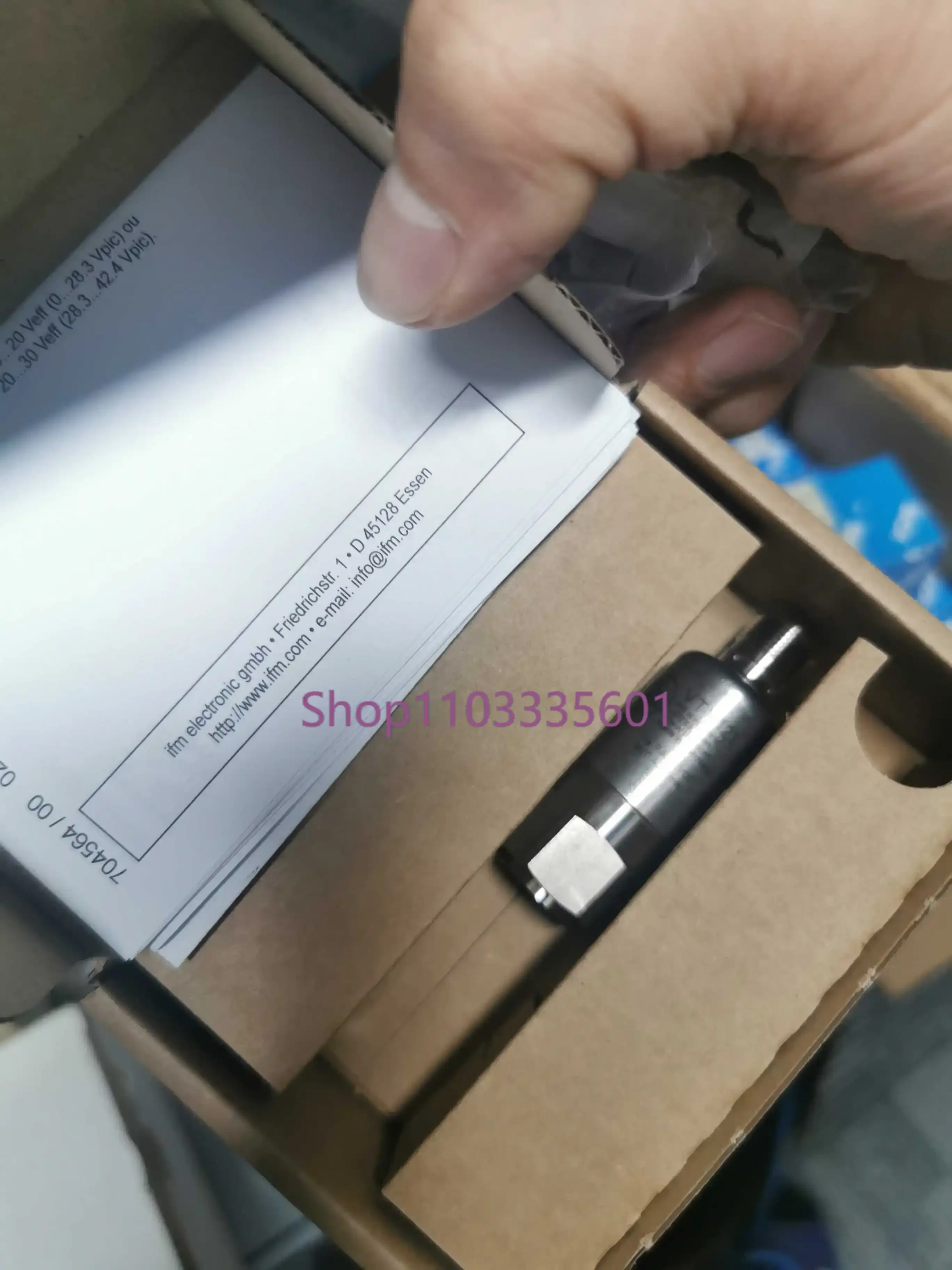 Совершенно новый оригинальный IFM вибрационный датчик VTV121 VTV122 VKV021 VKV022 Бесплатная