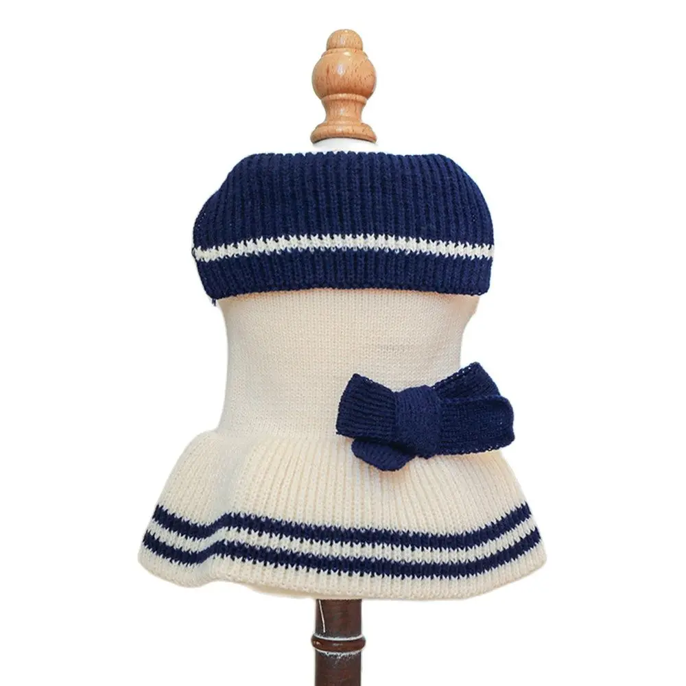 

Маленькая женская зимняя теплая одежда с капюшоном