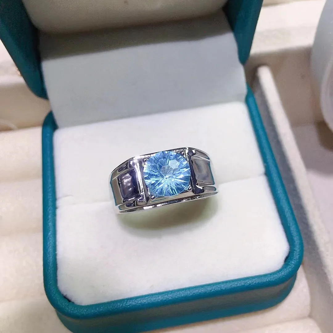 Мужское кольцо с натуральным топазом из серебра 925 пробы 8 х8 мм