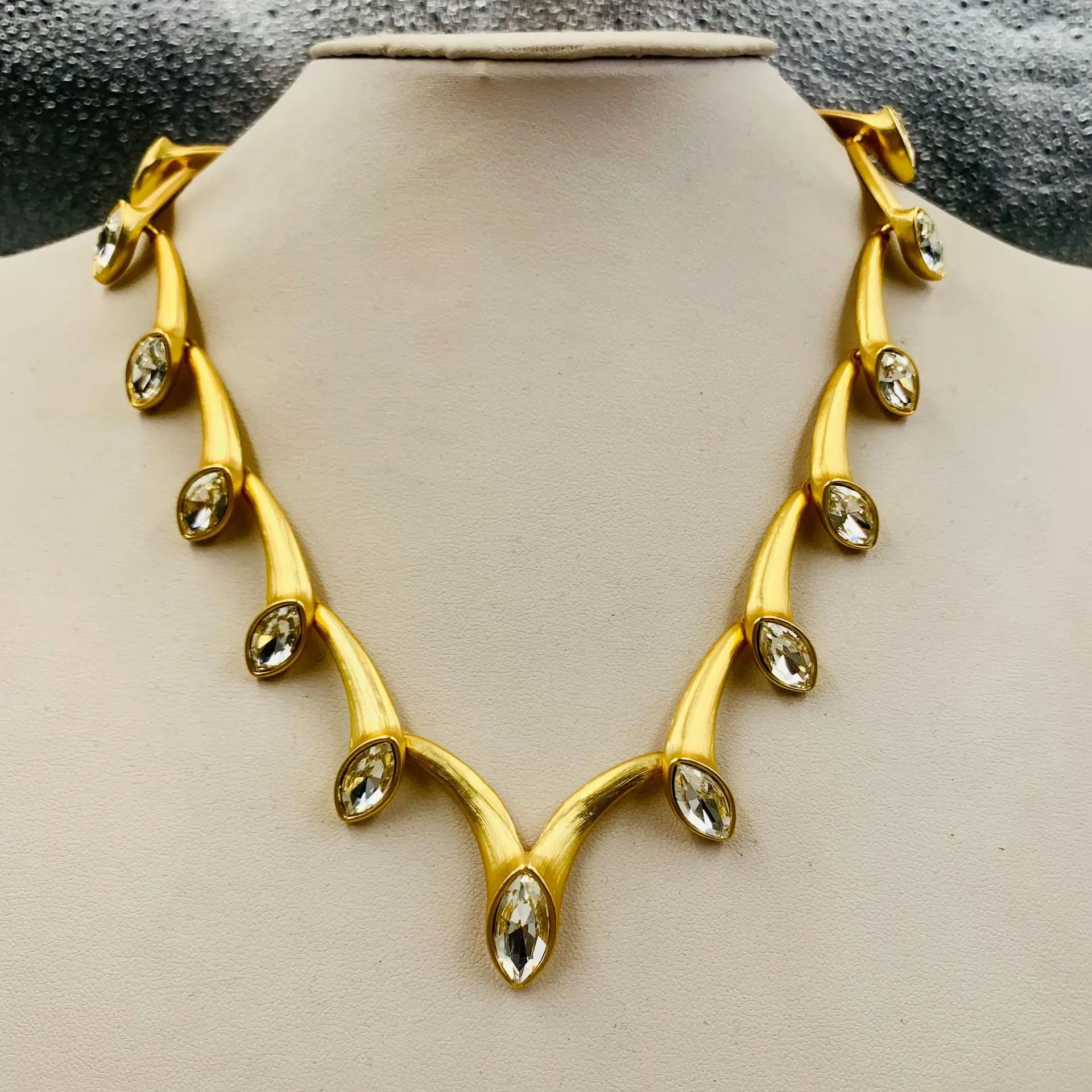 

Vintage Heavy Industry Elegant Fashion Handmade Gemstone Rhinestone Necklaces Choker For Women Jewelry
