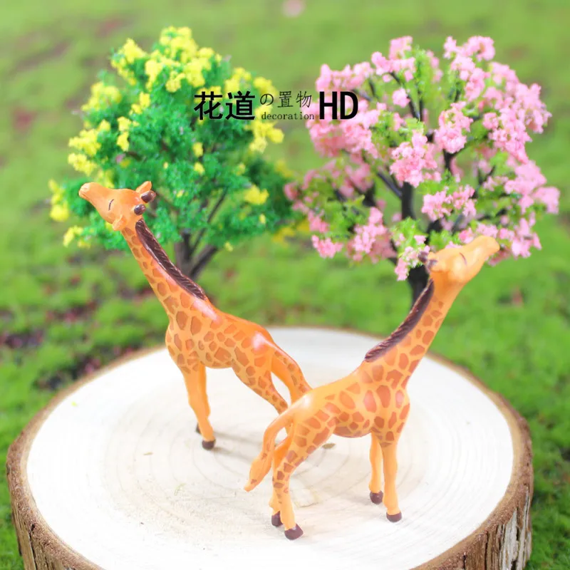 

2 PCS Moss Micro Landscape Secoration Doll Cute Giraffe Model DIY Accessories Shooting Prop