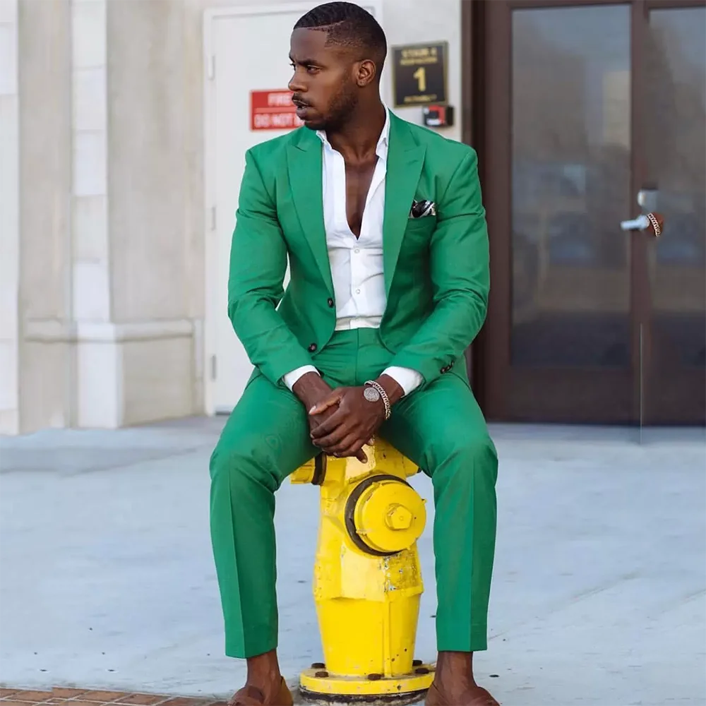 Мужской костюм для жениха приталенный