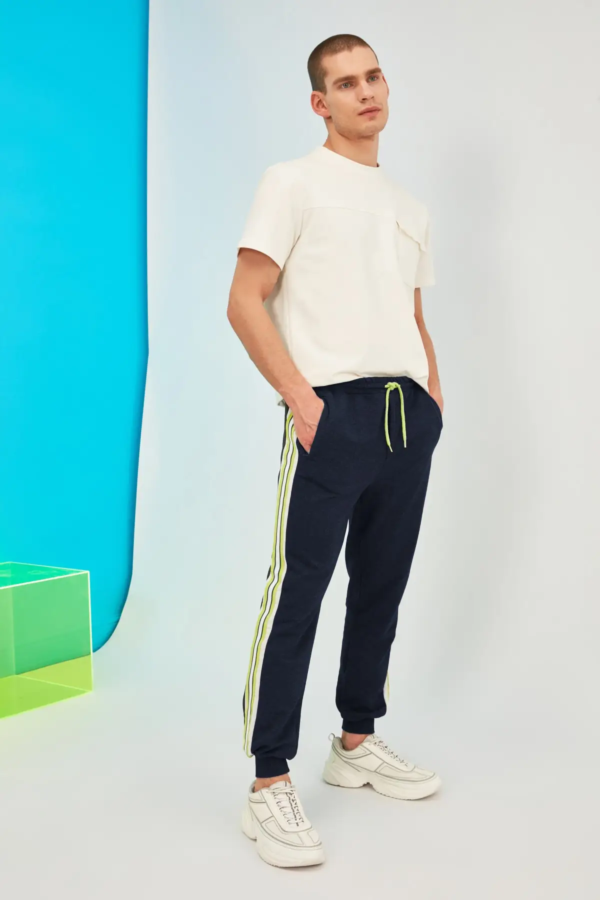 

Trendyol Male Sweatpants TMNSS21EA0134