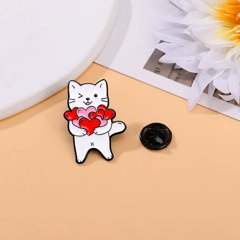 Эмалевые броши с кошками