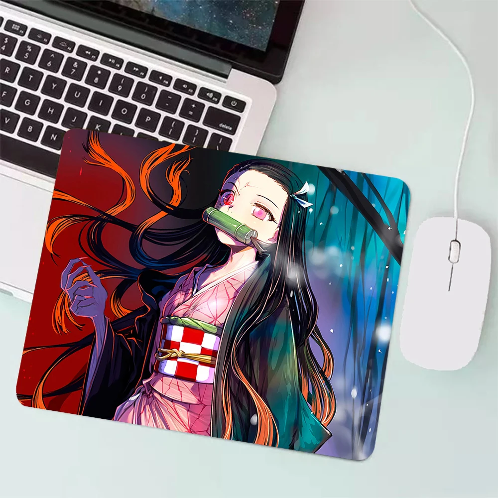 Маленький коврик для игровой мыши рассекающий демонов камадо незуко ПК