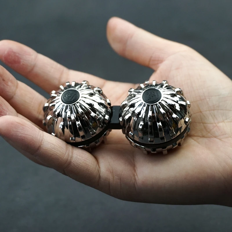 

Massage the things on your fingertips and hands, and decompress gyro toys.