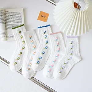 Simple fashion Japanese cute pastoral sunflower tube socks summer and autumn lace white cotton socks school girl sports socks