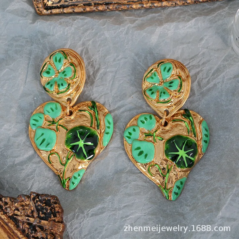 Mid-Ancient Album Copy Hand Carved Heavy Weight Heart Shape Ear Clip