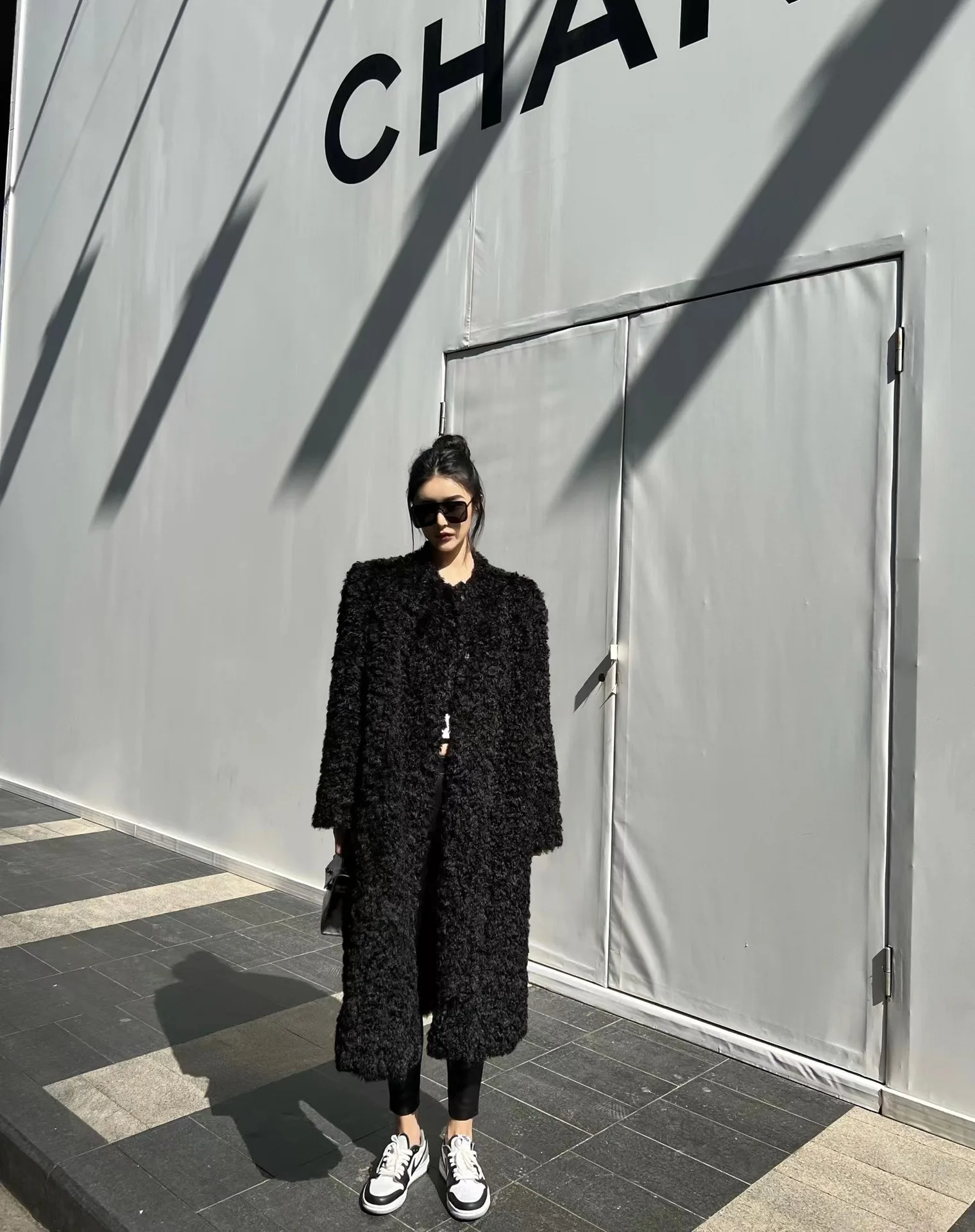 Winter Women Lamb Fur Coat Stylish Warm Long Faux Fur Jacket Black Round neck loose casual overcoat Lapel wool suit jacket women