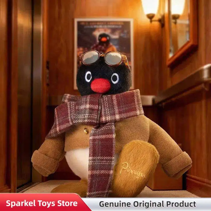 Фото Коллекционная игрушка-сюрприз Pingu: плюшевая кукла-пингвин из серии Vintage Ootd к 45-летию, брелок, подарок на день рождения №4
