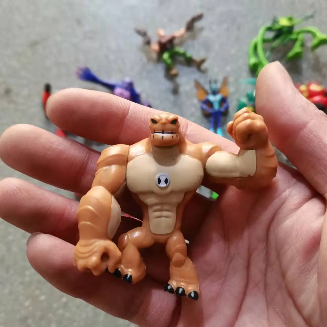 10 шт. Bandai Подлинная бен Теннисон кукла Фигурка монстра игрушки Ben10 Omnitrix