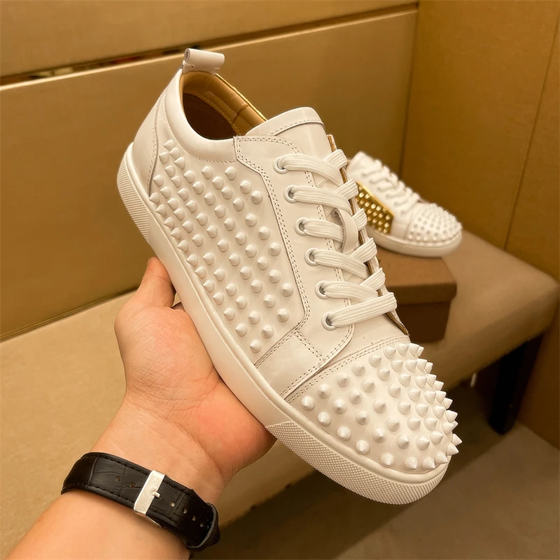 

Luxury Designer Men's Shoes Rivets Silver Uppers Red Bottom Shoes Trendy Low-top Leather Casual Flat Shoes Small White Shoes