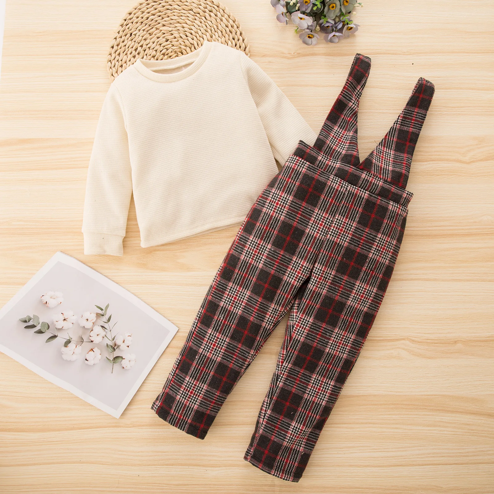 

Girls' Spring and Autumn New Long Sleeved Pit Strip Top Plaid Suspender Pants Two-piece Children's Suit Baby Girl Clothes