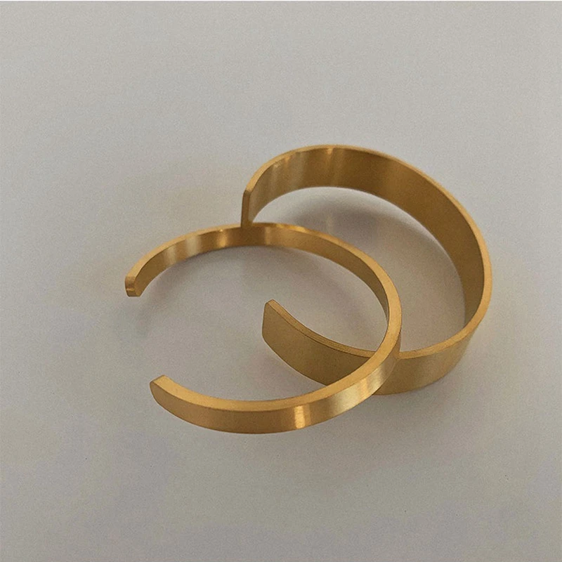 

Широкий узкий женский браслет из титановой стали с начесом золото 18 карат, модный браслет из нержавеющей стали для женщин и девушек, роскошн...