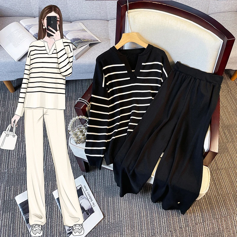 Костюм спортивный женский трикотажный с V-образным вырезом и прямыми брюками