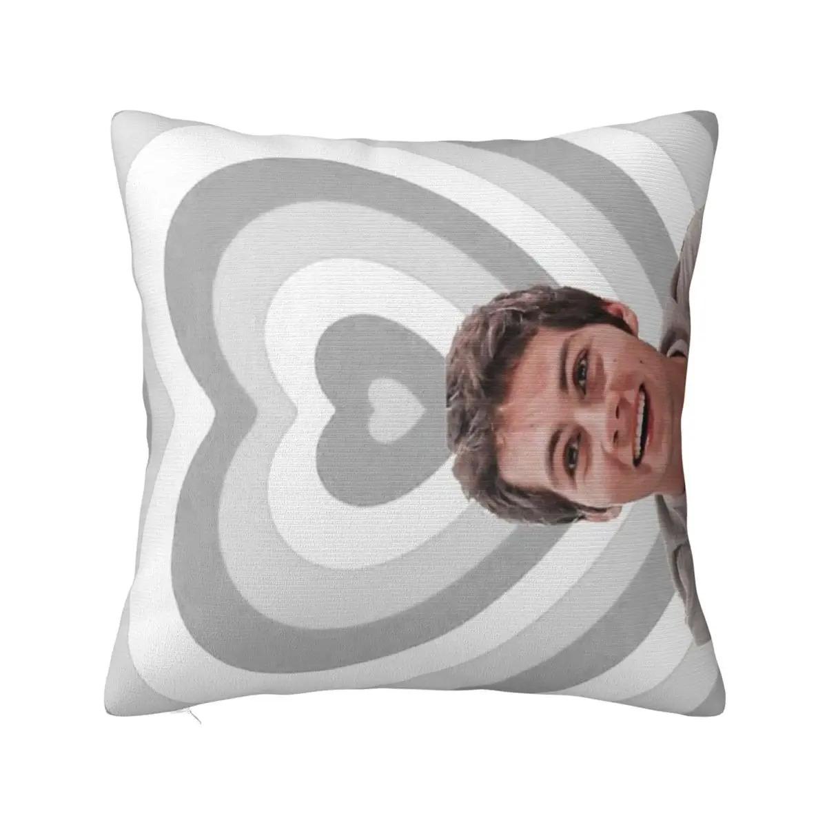 Дилан О Риен а подушка