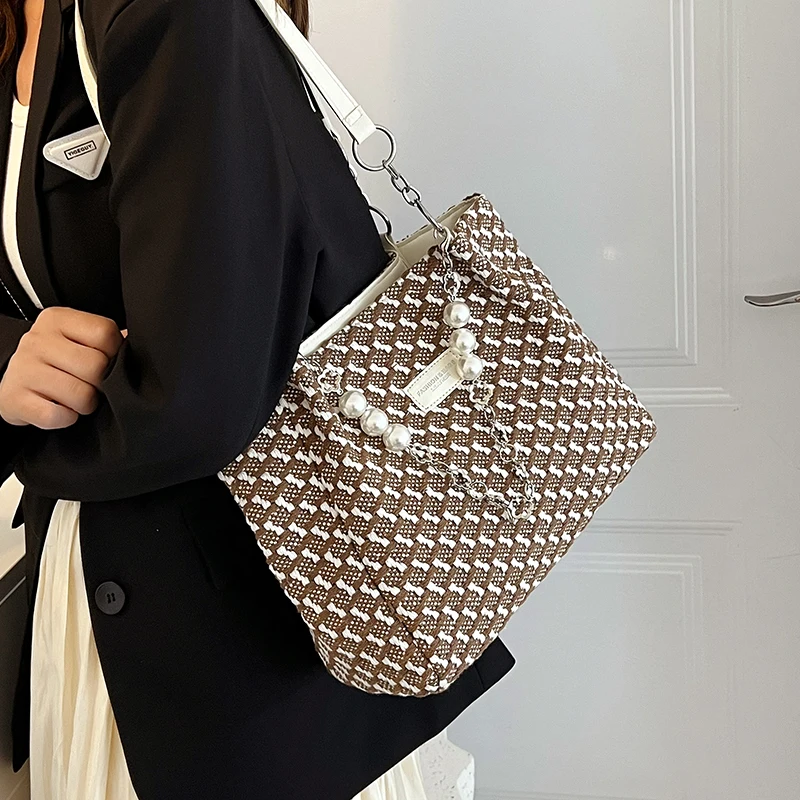 

Fashion Women Woolen Tote Bag Autumn New Commute All-match Bucket Shoulder Bags Brown Vintage Large Capacity Female Handbags