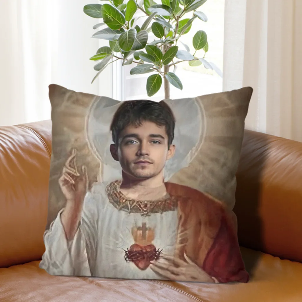 Толстая подушка из полиэстера