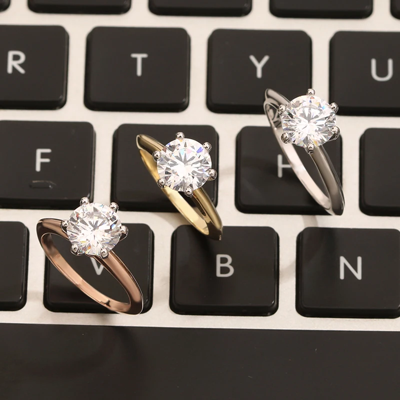 

Женское кольцо из серебра 925 пробы с фианитами