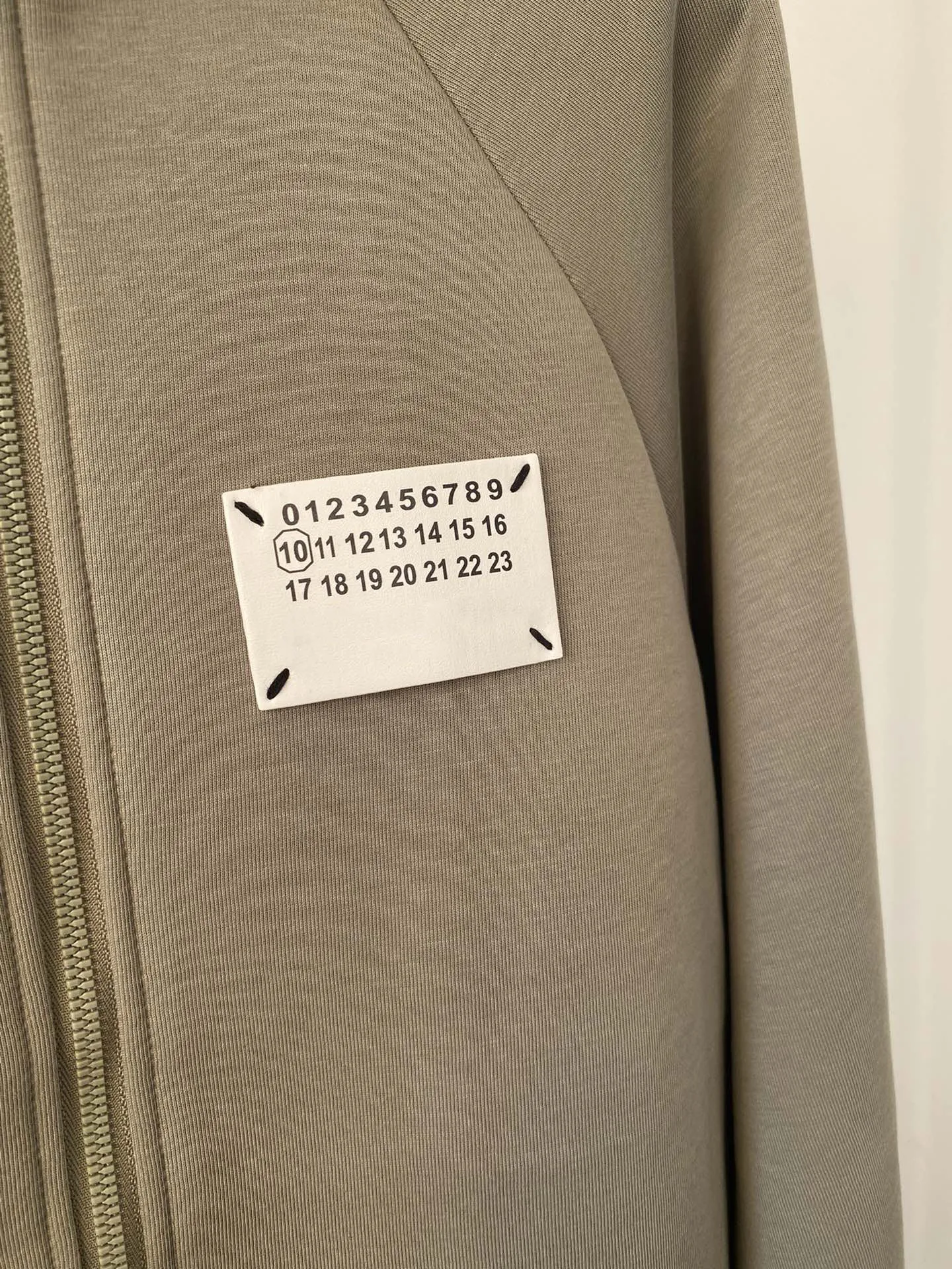 Рисунок 5 - Мужская хлопковая толстовка с воротником-стойкой