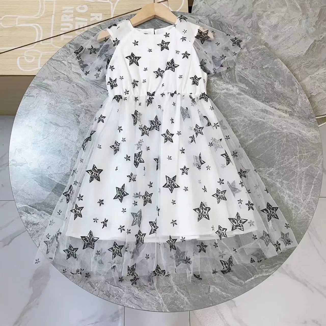 

Высококачественное индивидуальное 2023 модное летнее Новое шифоновое милое платье принцессы с принтом пятиконечной звезды для девочек