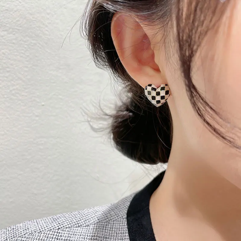 

Romantic Love Heart Black & White Checkerboard Lady 925 Silver Needle Stud Earrings Jewelry For Women Wedding Gifts Anti Allergy