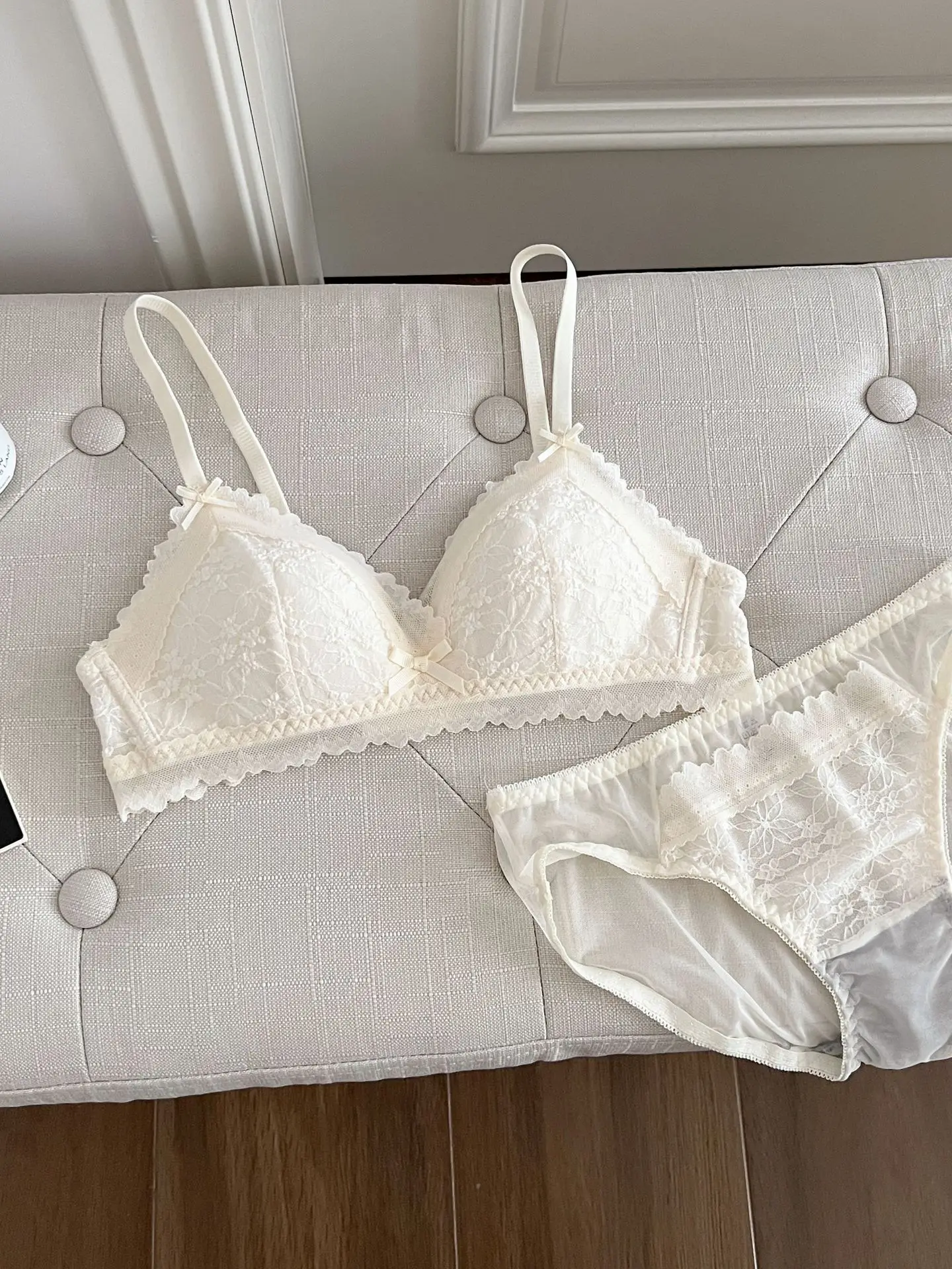 Женское нижнее белье с маленькой грудью тонкое без косточек сексуальный