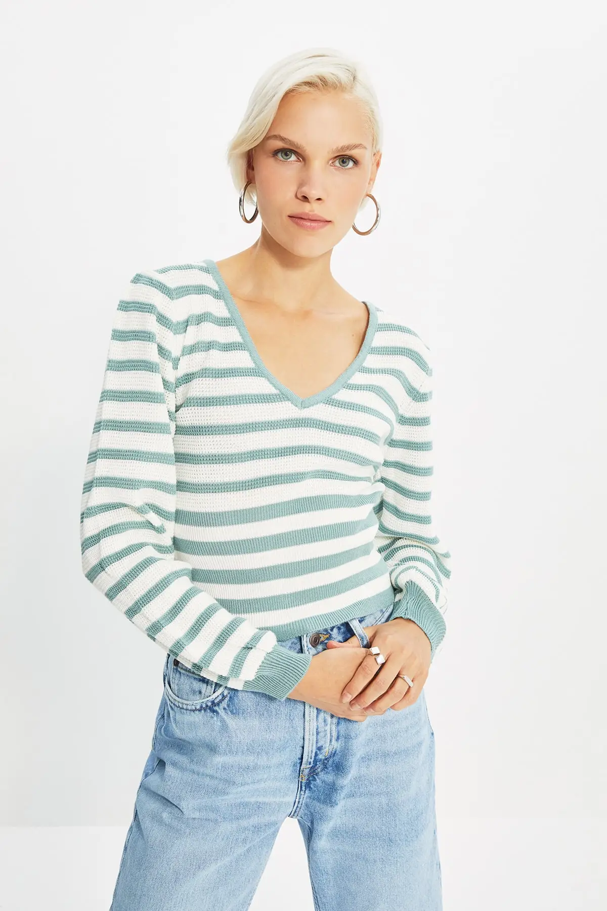 

Trendyol Striped Knitwear Sweater TWOAW22KZ2202