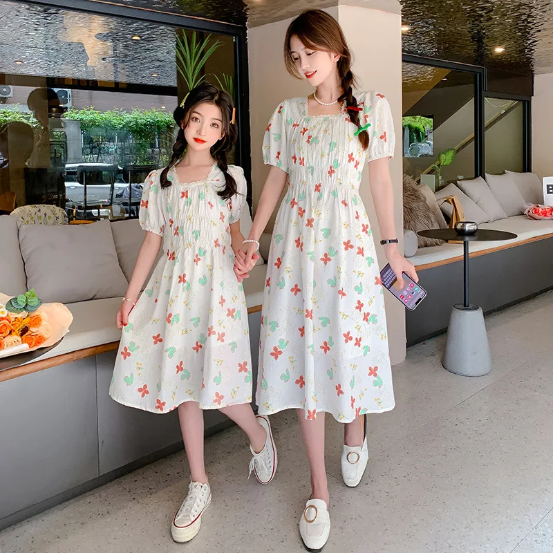 

2023 new summer dress parent-child pack mother-daughter pack foreign Korean version little girl bouquet cotton skirt wholesale