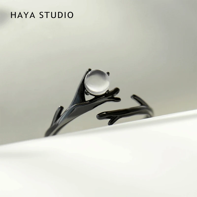 

Haya Studio Original Moonlight Forest Design Finger Ring Moonstone Gemstone S925 Silver Black Ring for Women Elegant Jewelry