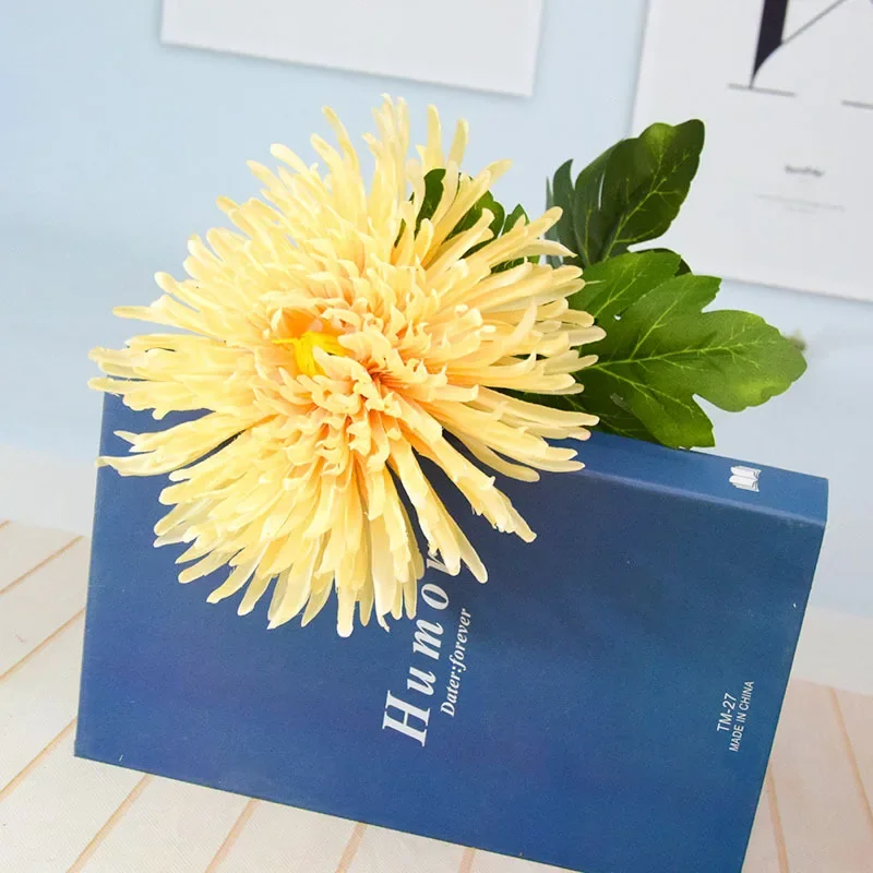 

Искусственная хризантема