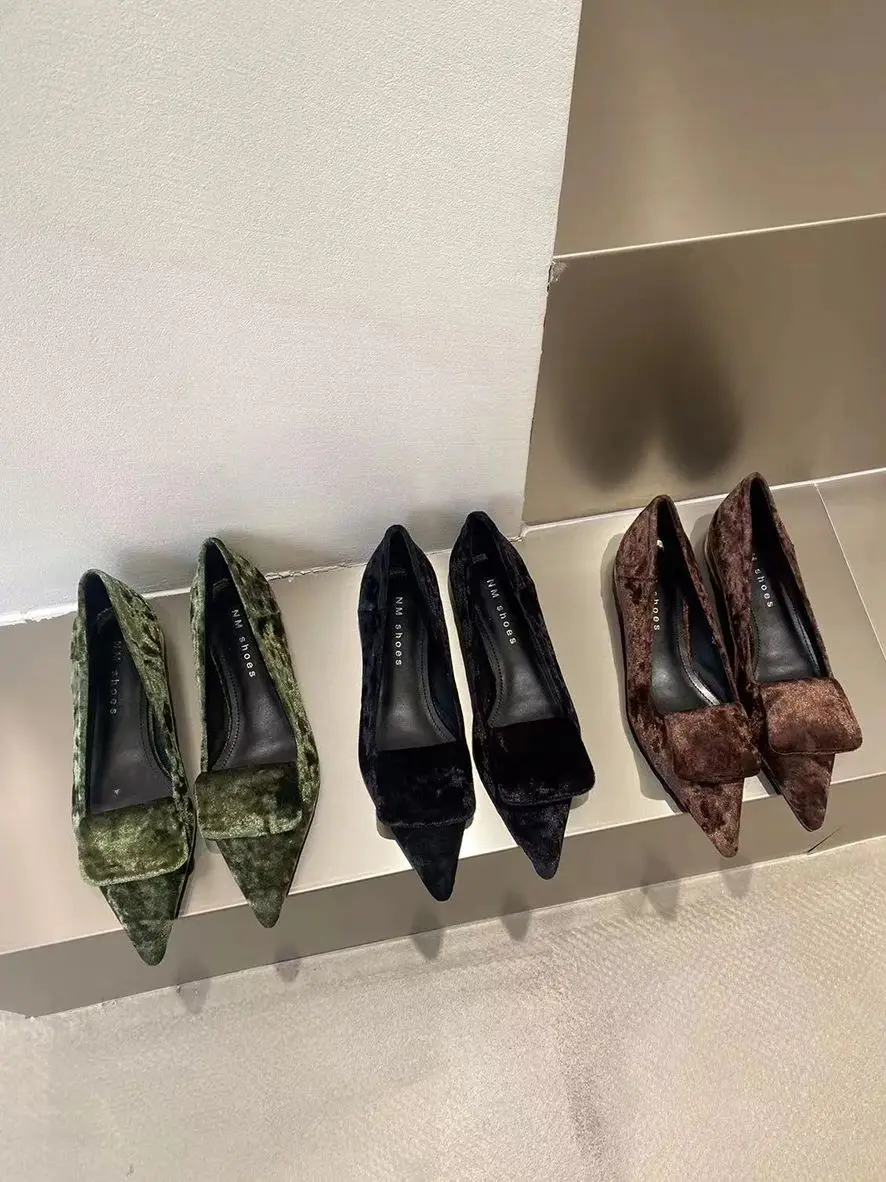 

Туфли женские с острым носком, лоферы на плоской подошве, Повседневная Классическая атласная обувь из флока, черные, коричневые, зеленые, Размеры 35-39, 2023