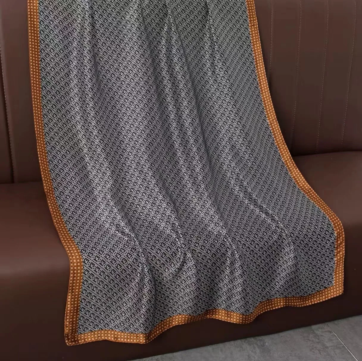 Женский шелковый шарф