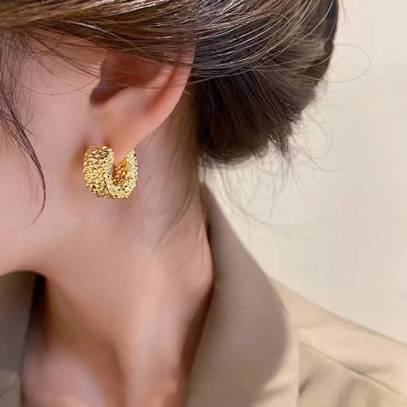 Винтажные серьги-кольца Huggie неправильной формы с коваными ушками позолоченные