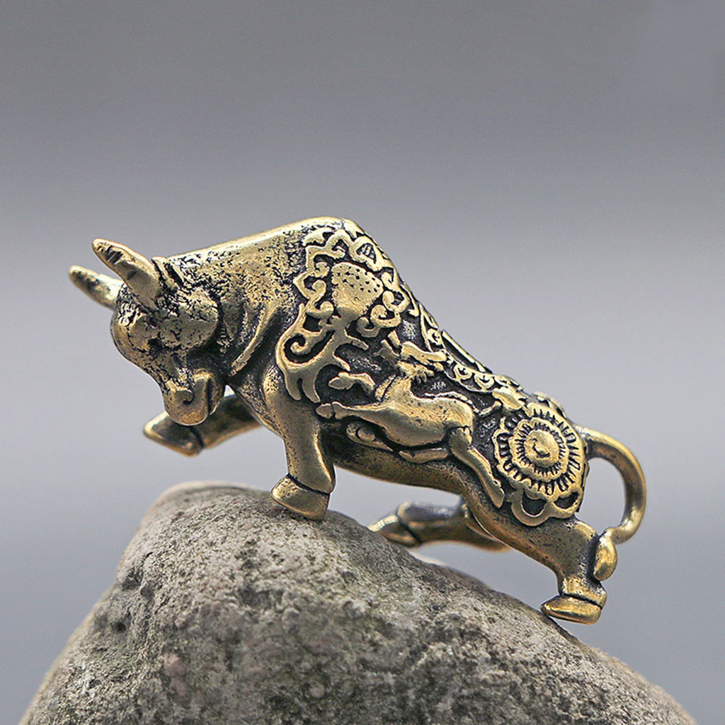 

Mini Brass Wealth Bull Figurine Pendant Vintage Feng Shui Ornament Metal Animal Statue for Home Desktop Decoration DIY Keychian