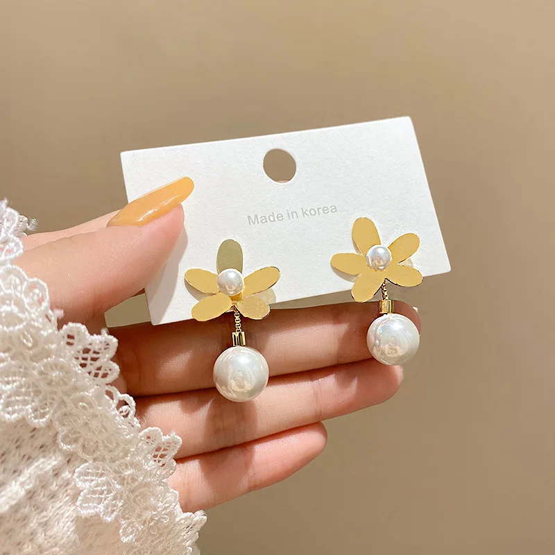

New S925 Silver Needle Flower Pearl Stud Earrings Fashion Trend Earrings