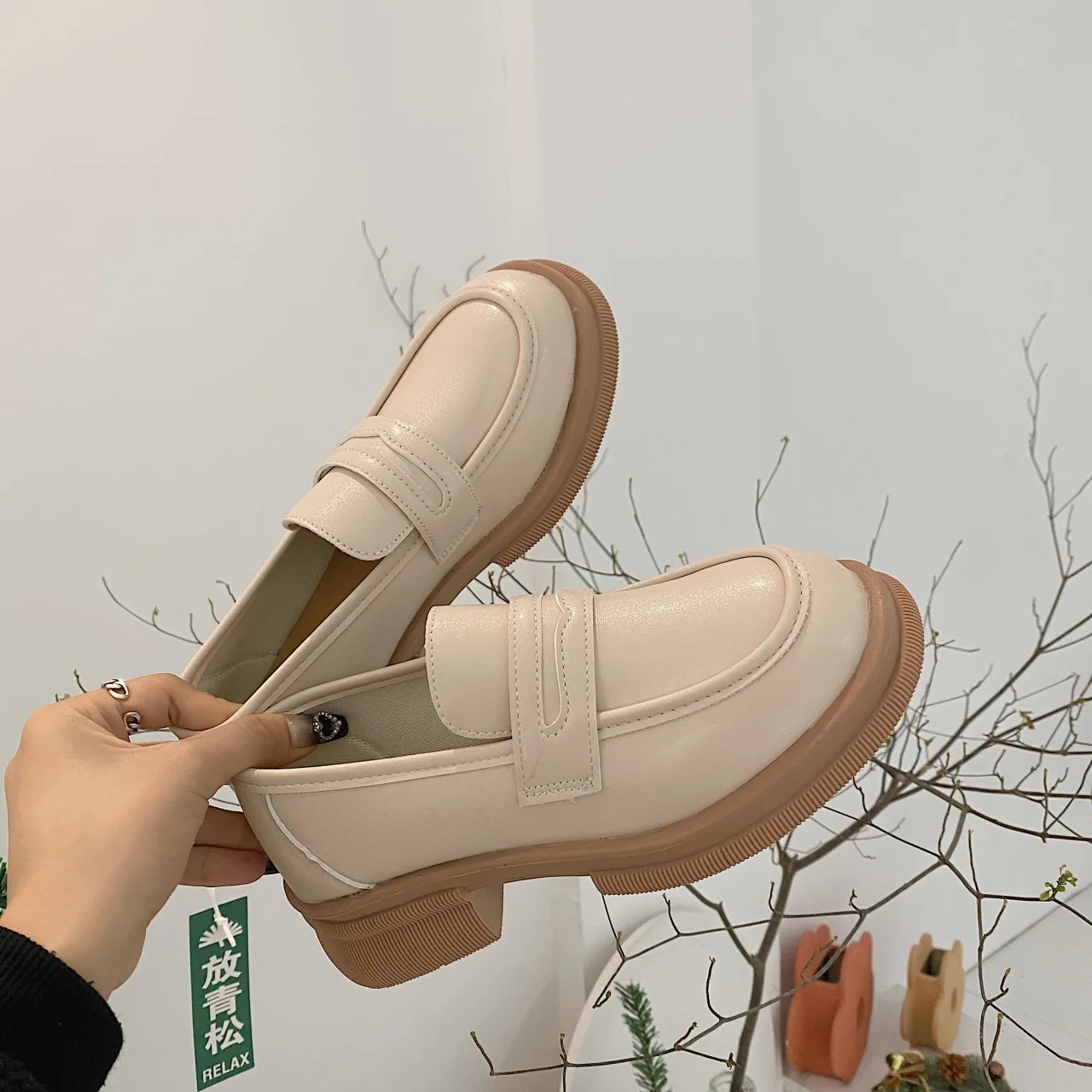 

Летние женские кроссовки в британском стиле с круглым носком и искусственным мехом, женские туфли-оксфорды на каблуке, сабо, платформа в сти...