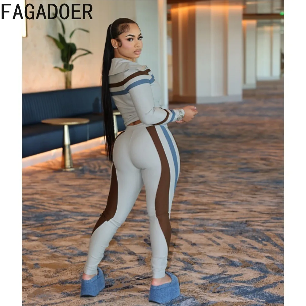 Фото Женский спортивный костюм FAGADOER из двух предметов: укороченная куртка на молнии с цветными вставками и полосками, брюки с высокой талией и разрезами. Повседневный уличный стиль. №5