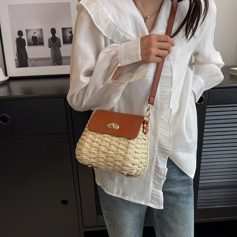 

2023 Summer Cross border New Handwoven Vine Woven Bag Sen Series Retro Art Grass Woven Bag Holiday Women's Bag Handheld