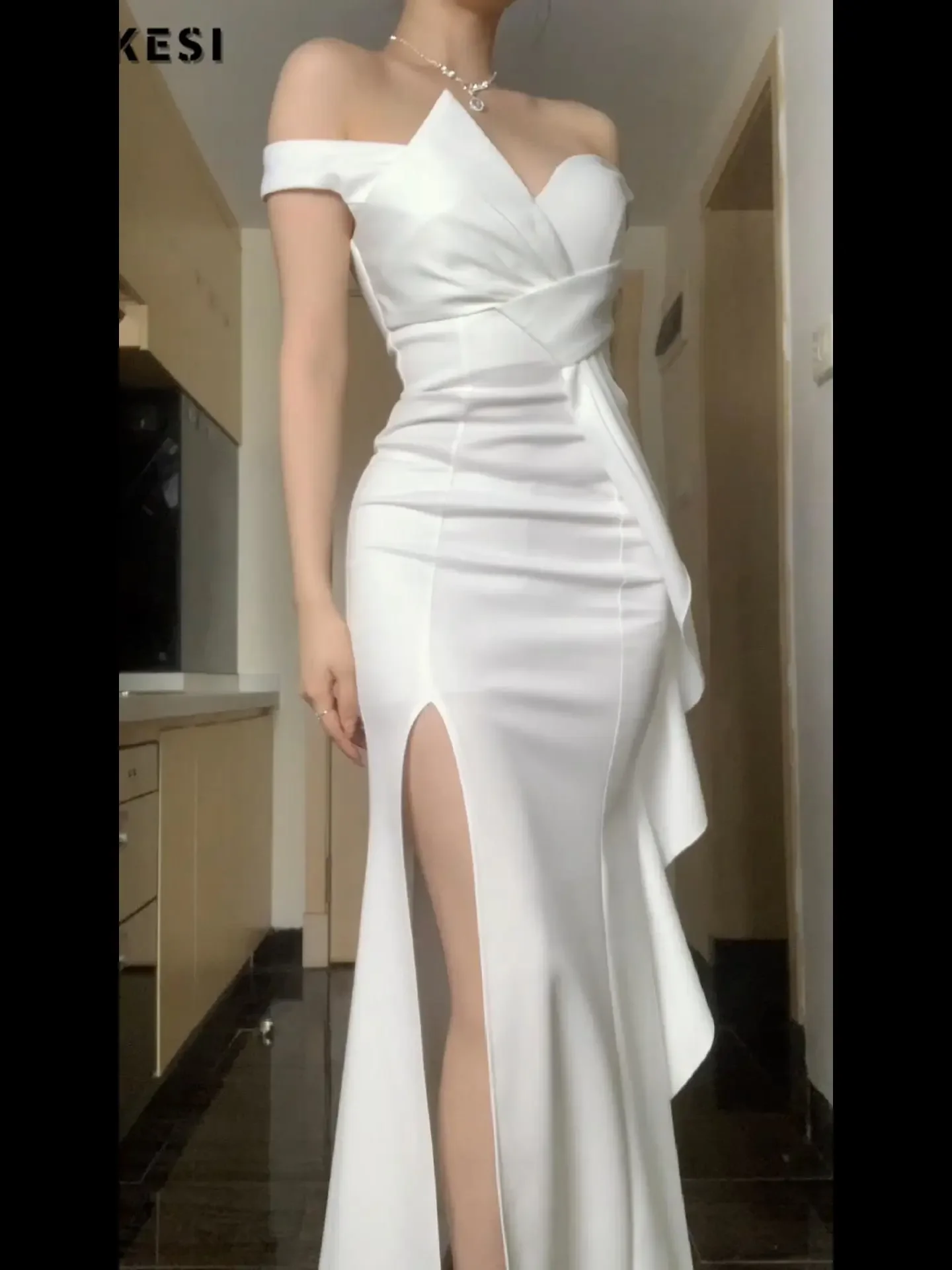 Женское шифоновое вечернее платье без бретелек однотонное элегантное