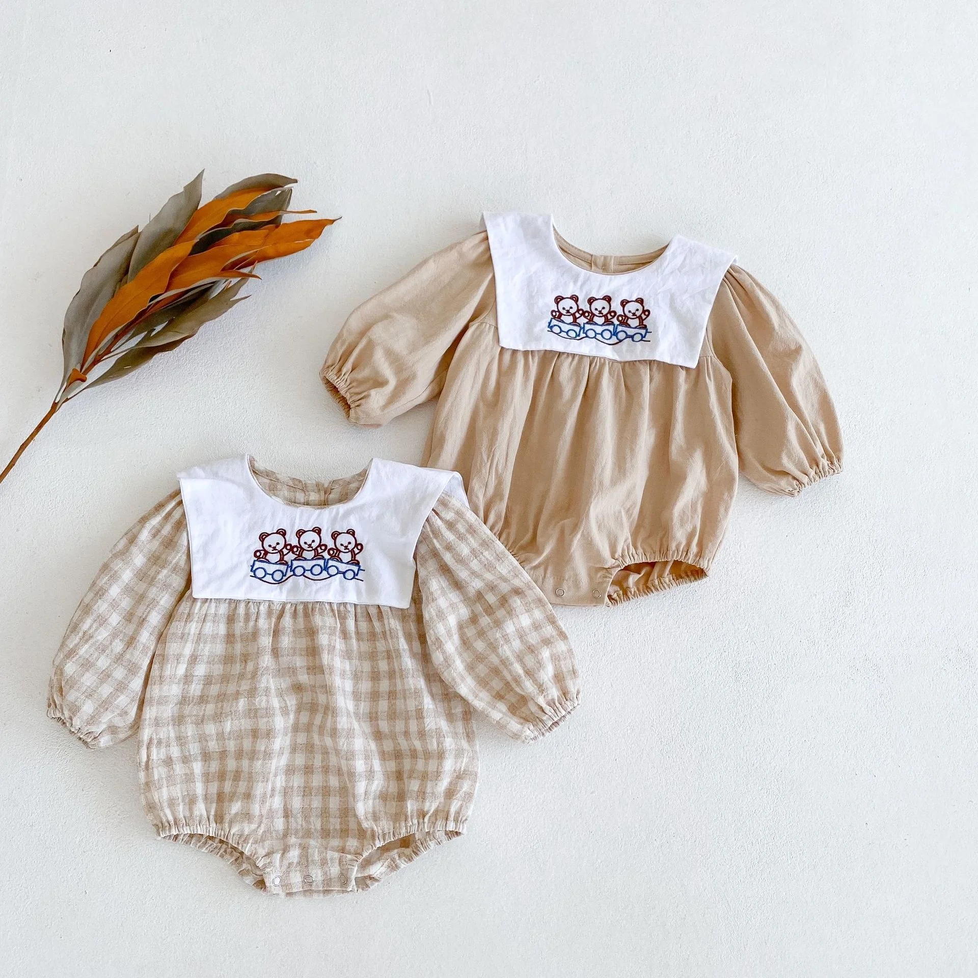 

Autumn New Female Baby Bear Embroidered Big Neck Long Sleeve Bodysuit Climbing