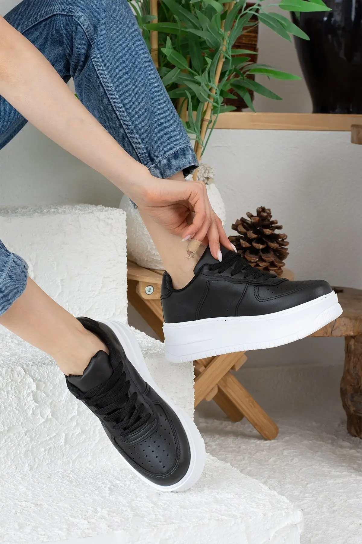 Luxury Sneakers Women's High Quality 2022 Summer Sports Fashion Medium Heel Black Novelty Casual Woman Loafers Female Lolita