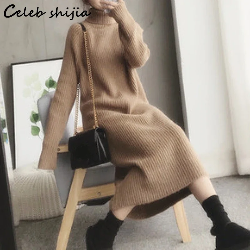 Женское трикотажное платье-свитер с высоким воротником и длинным рукавом